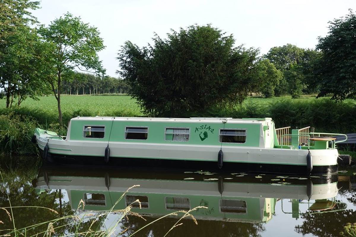 Narrow Boat Asiaq, Hébergement insolite sur l'eau